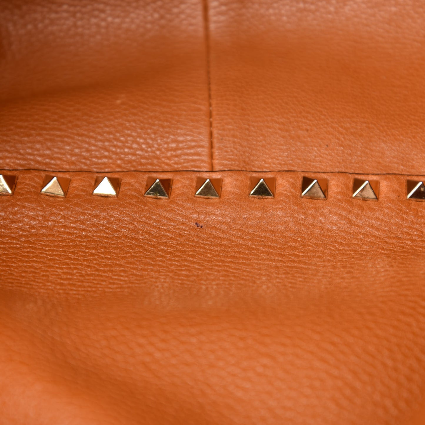 Pebbled Calfskin Medium Rockstud Reversible Tote Black Light Cuir