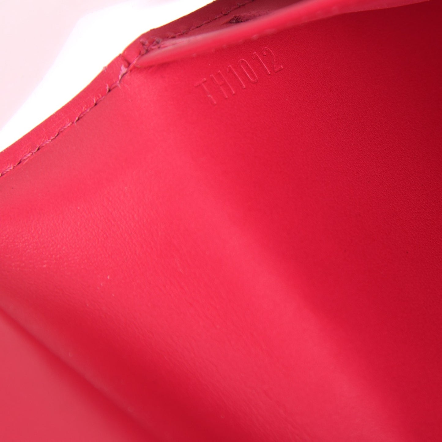 Vernis Porte Tresor International Wallet Fuchsia