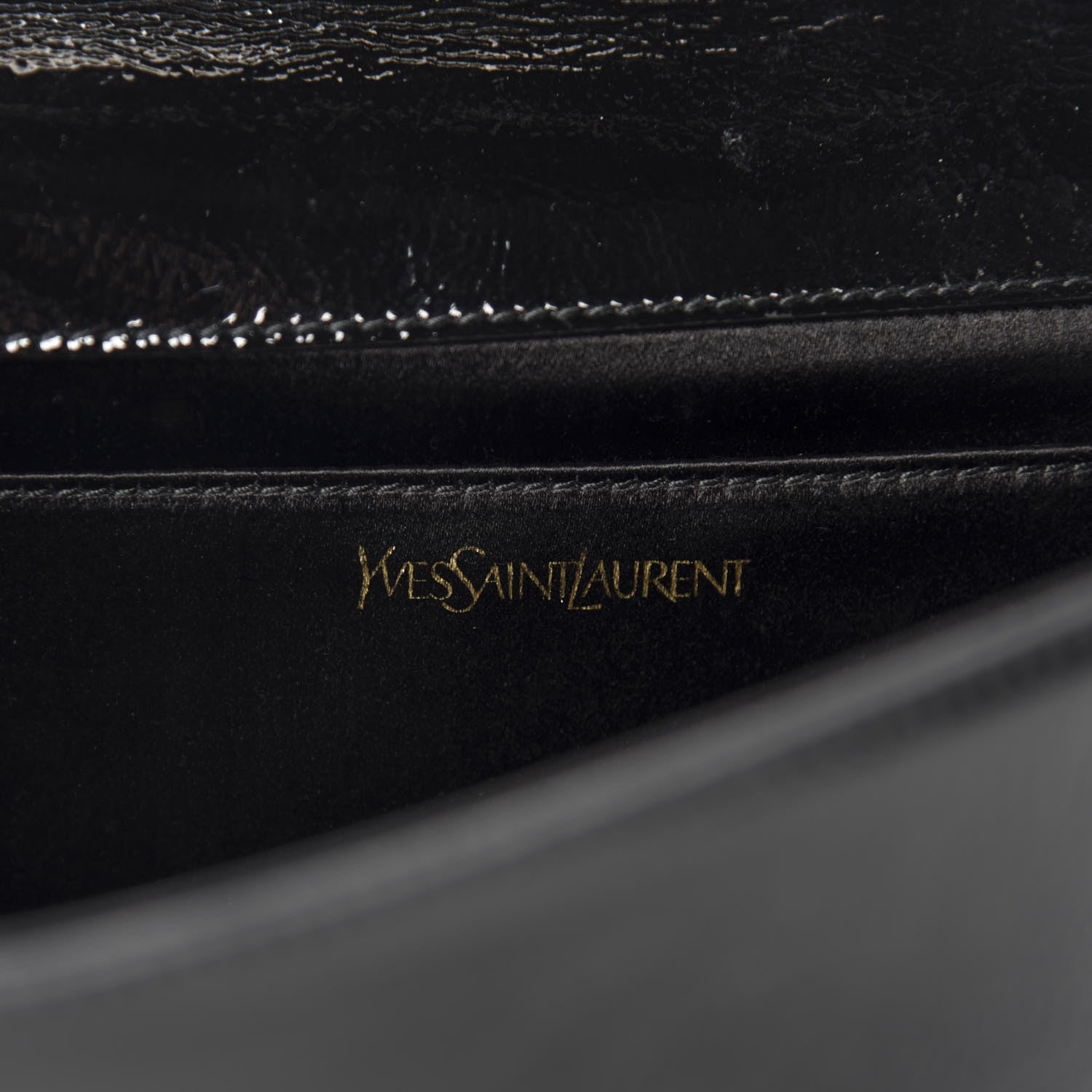 Saint Laurent Textured Patent Monogram Large Belle De Jour Clutch Black 9 of 11