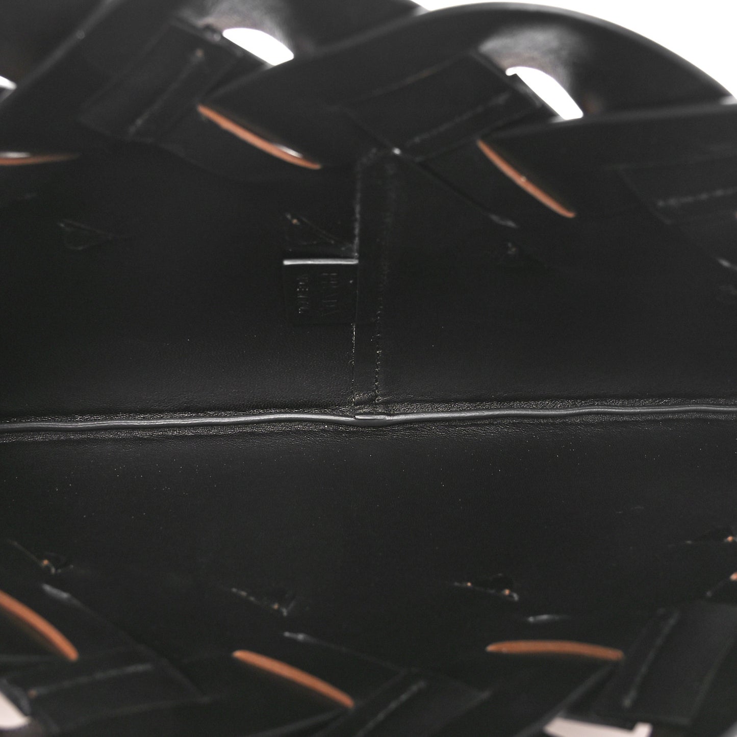 Vitello Intreccio Tress Clutch Cognac Black