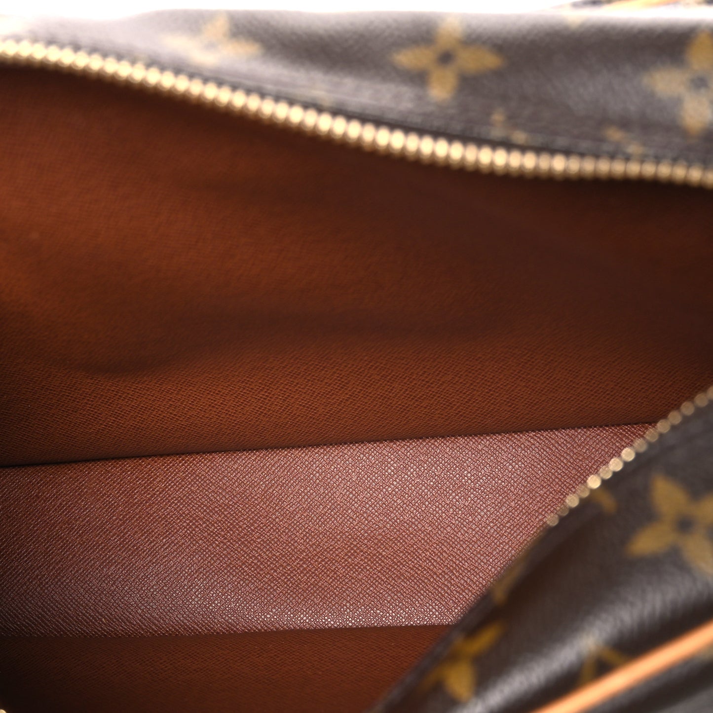 Monogram Nil 28