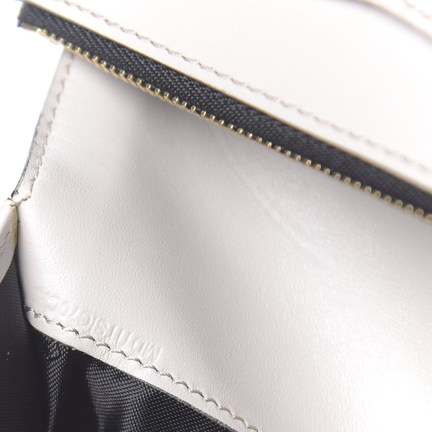 Signature Grain Calfskin Compact Wallet Stone White