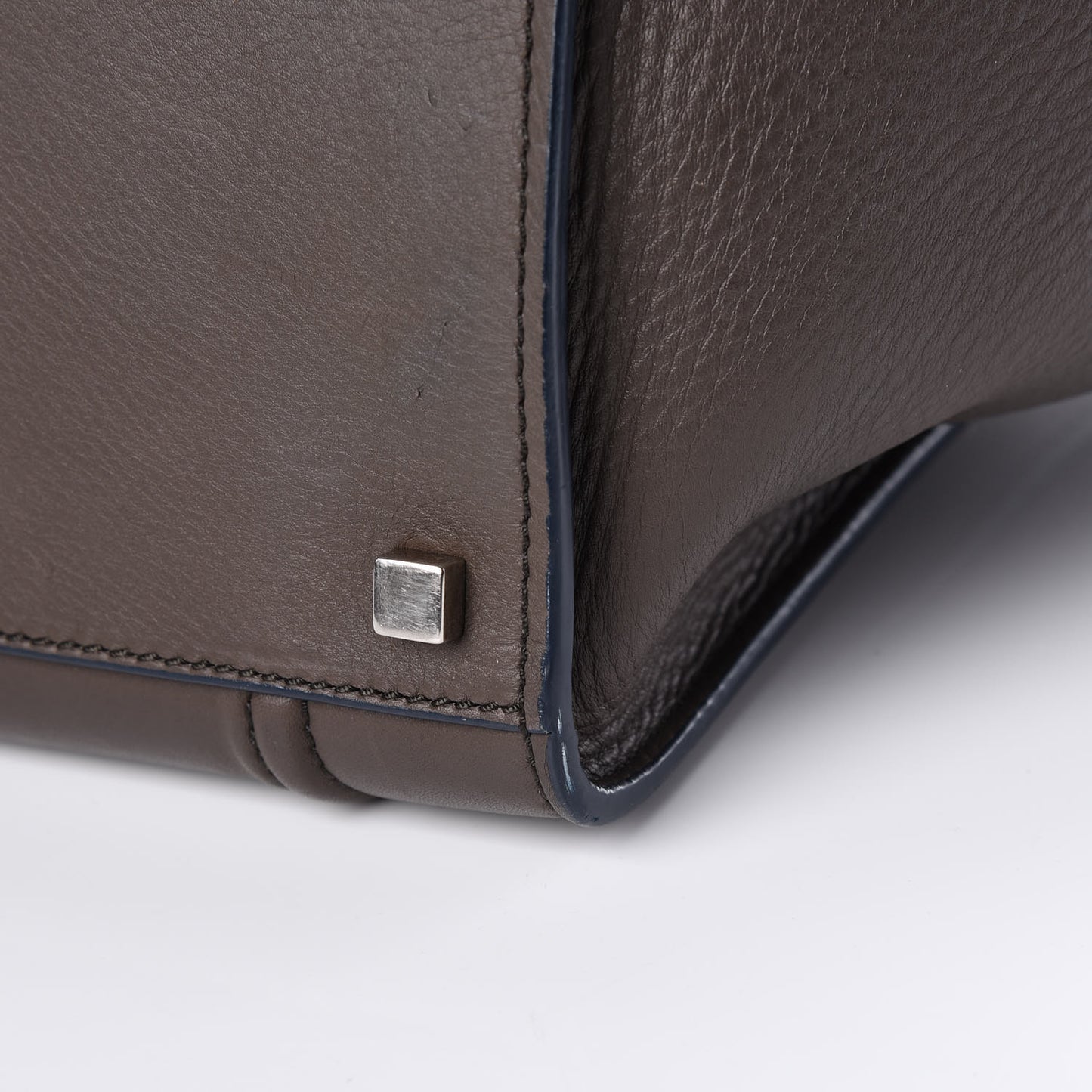 Supple Calfskin Medium Phantom Luggage Anthracite
