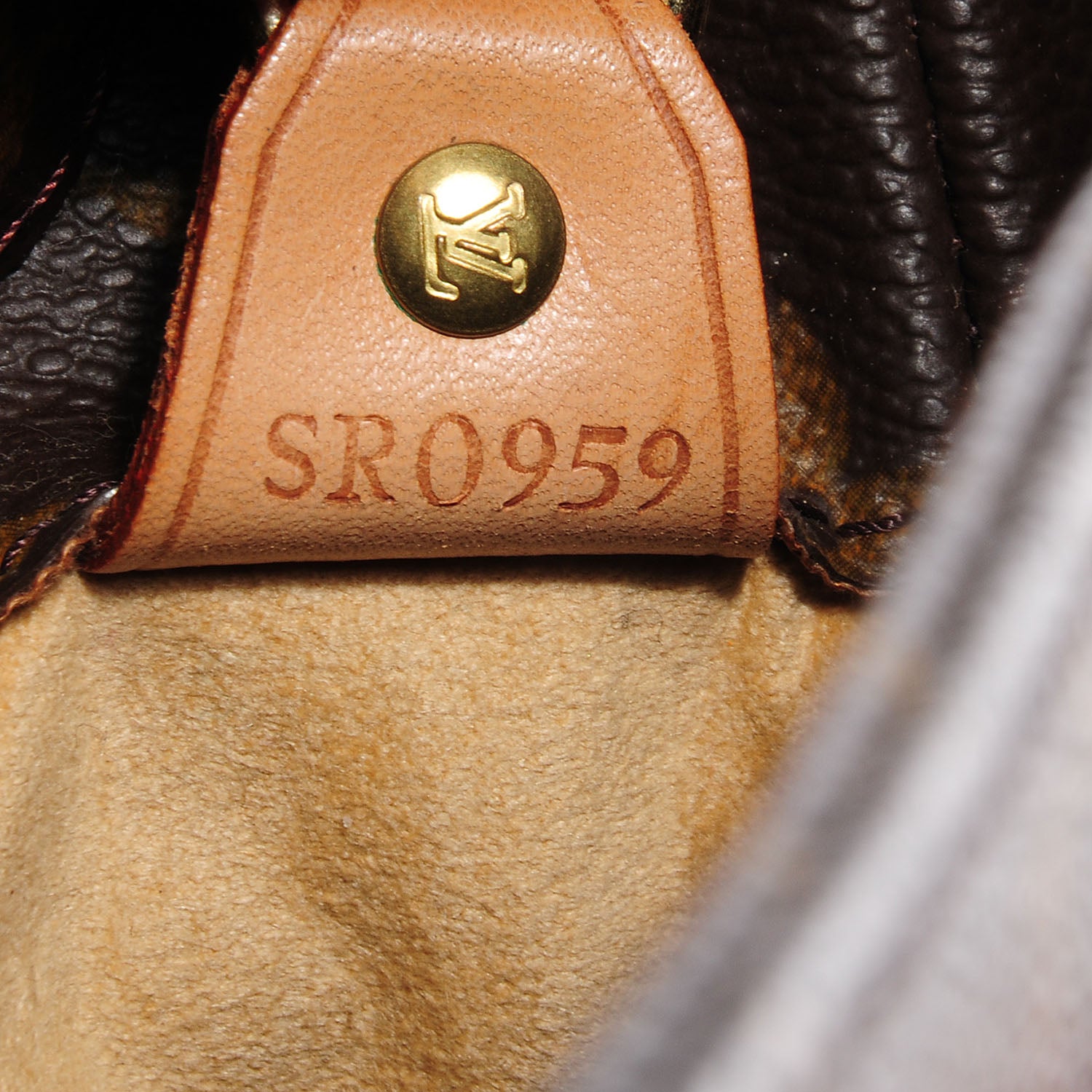 Louis Vuitton Monogram Luco 7 of 7