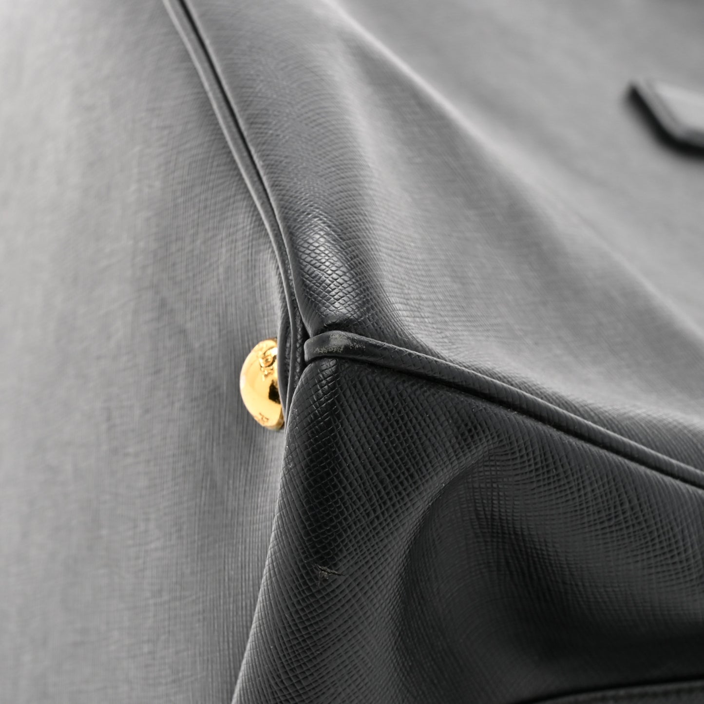 Saffiano Lux Medium Galleria Double Zip Black