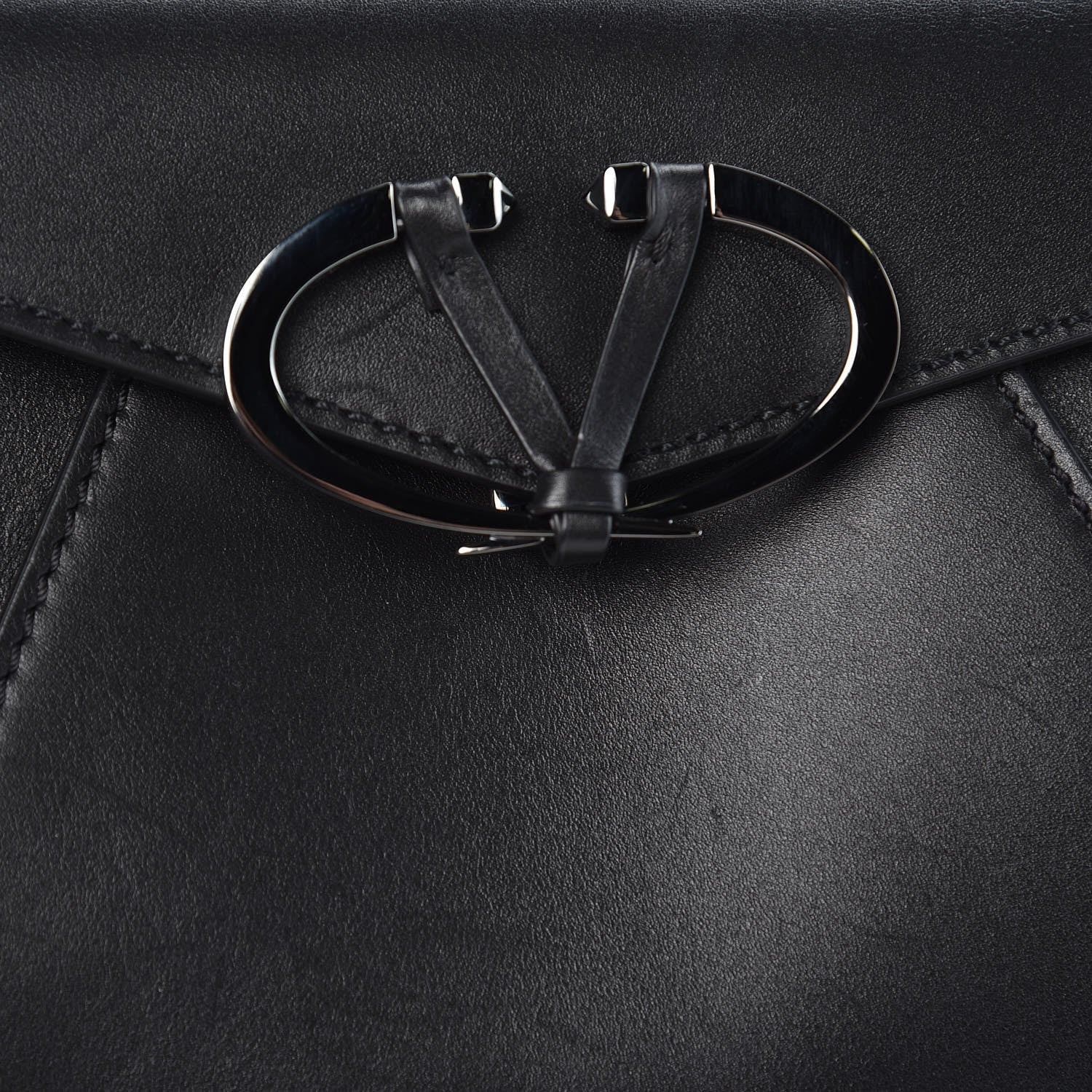 Valentino Garavani Calfskin V Rivet Chain Clutch Black 7 of 9
