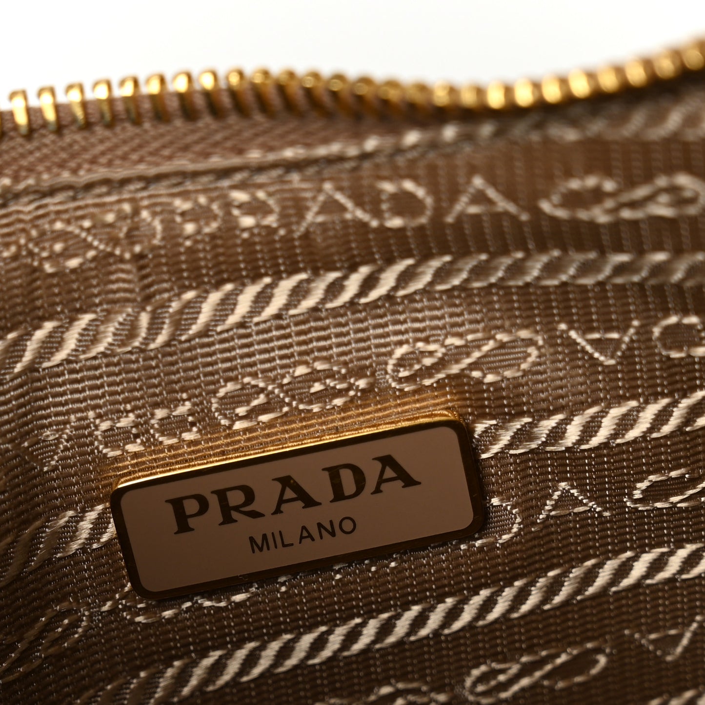Saffiano Re-Edition 2005 Shoulder Bag Cammeo