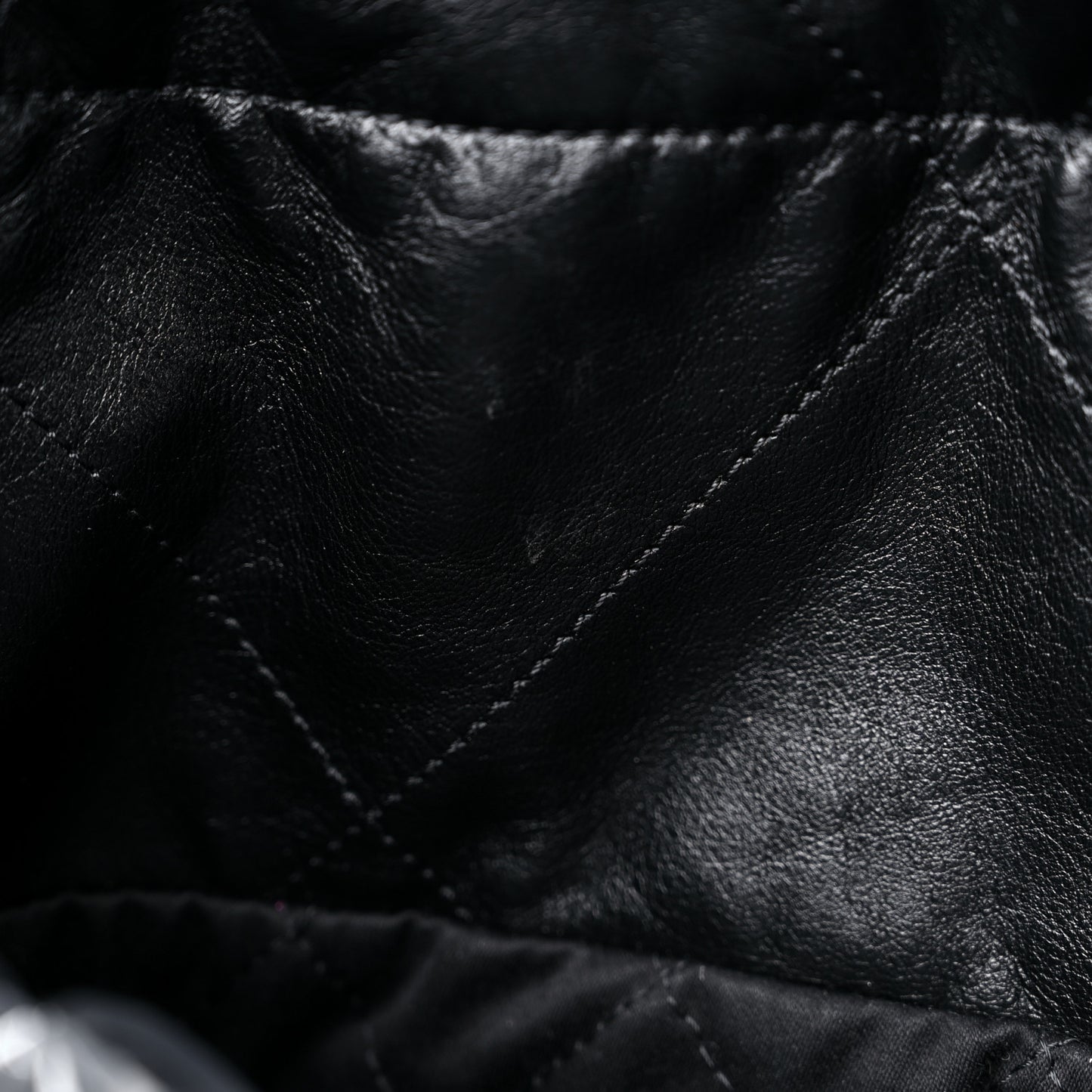 Shiny Calfskin Quilted Chanel 22 Black