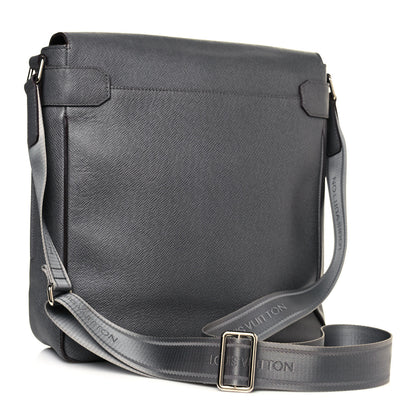 Louis Vuitton Taiga Milo Messenger Glacier 3 of 11