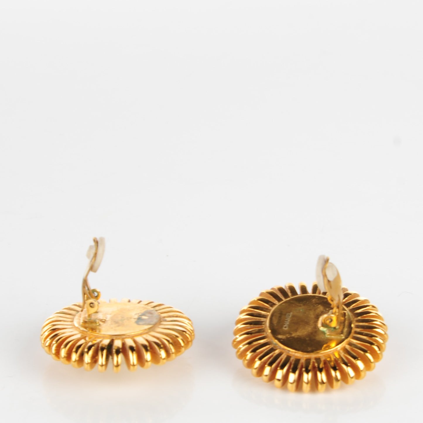Mother Of Pearl Round Clip On Earrings Gold