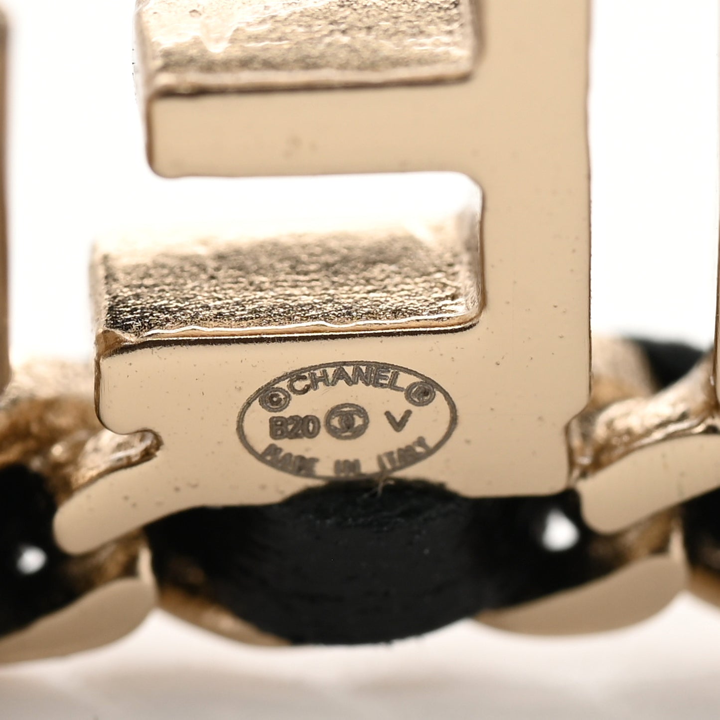 Metal Lambskin Vintage Allure Logo Hair Clip Black Gold