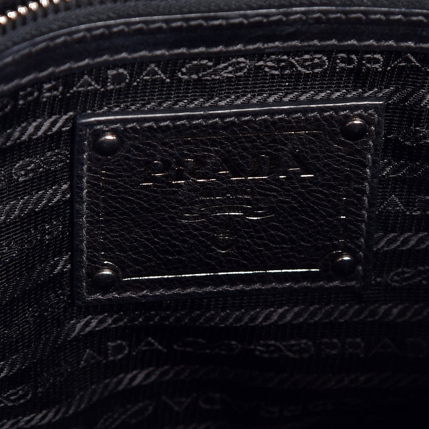 Vitello Shoulder Chain Bag Black
