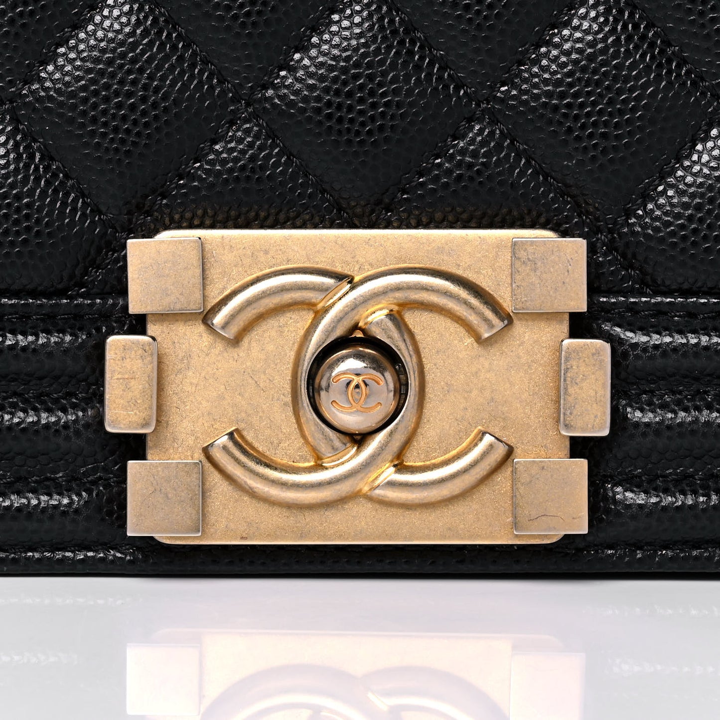 Caviar Quilted Medium Boy Flap Black
