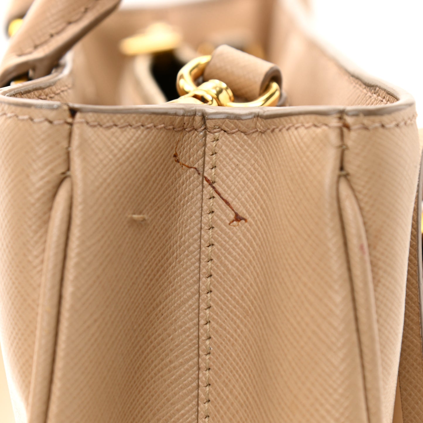 Saffiano Lux Medium Tote Cammeo