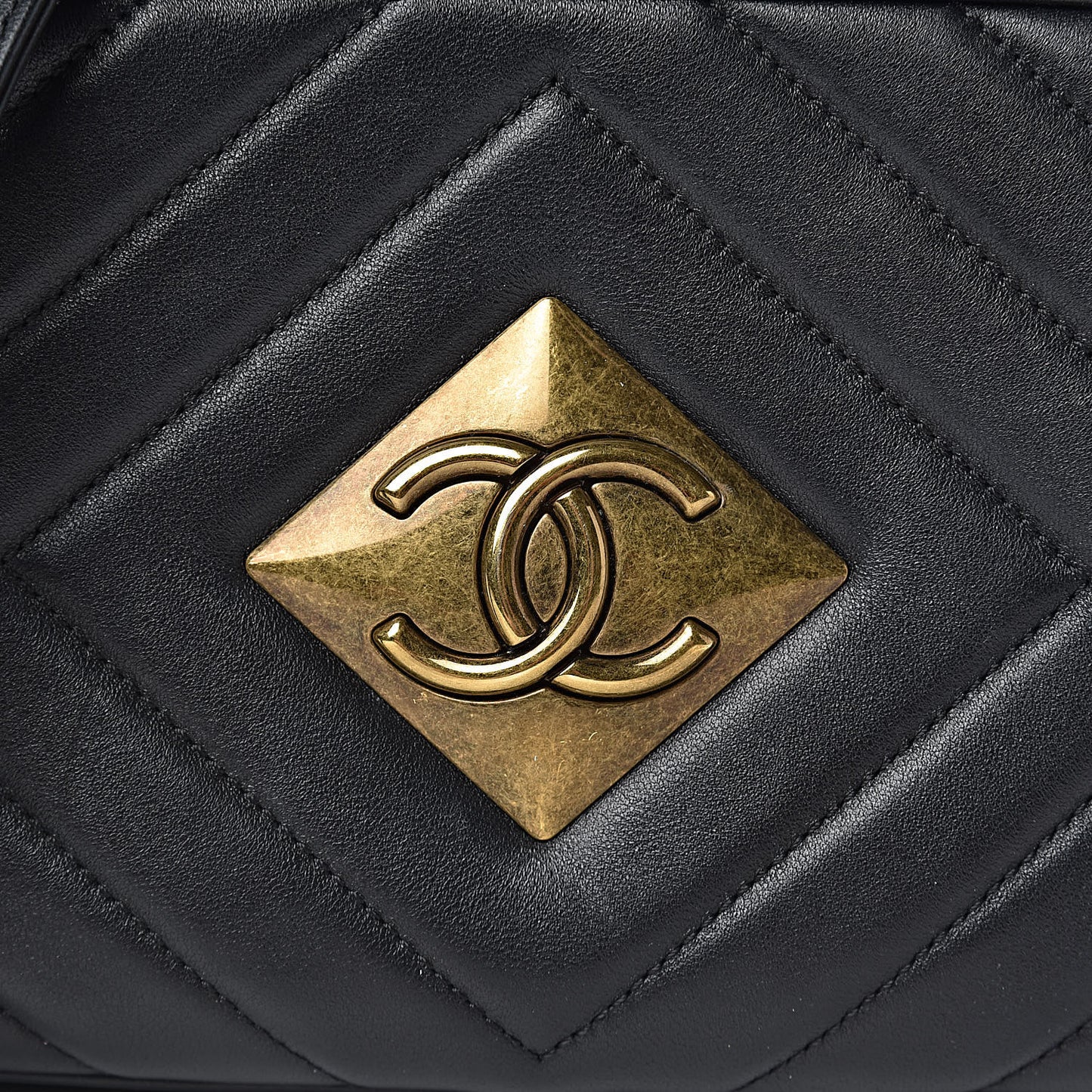 Lambskin Chevron Quilted Pyramid CC Camera Case Black