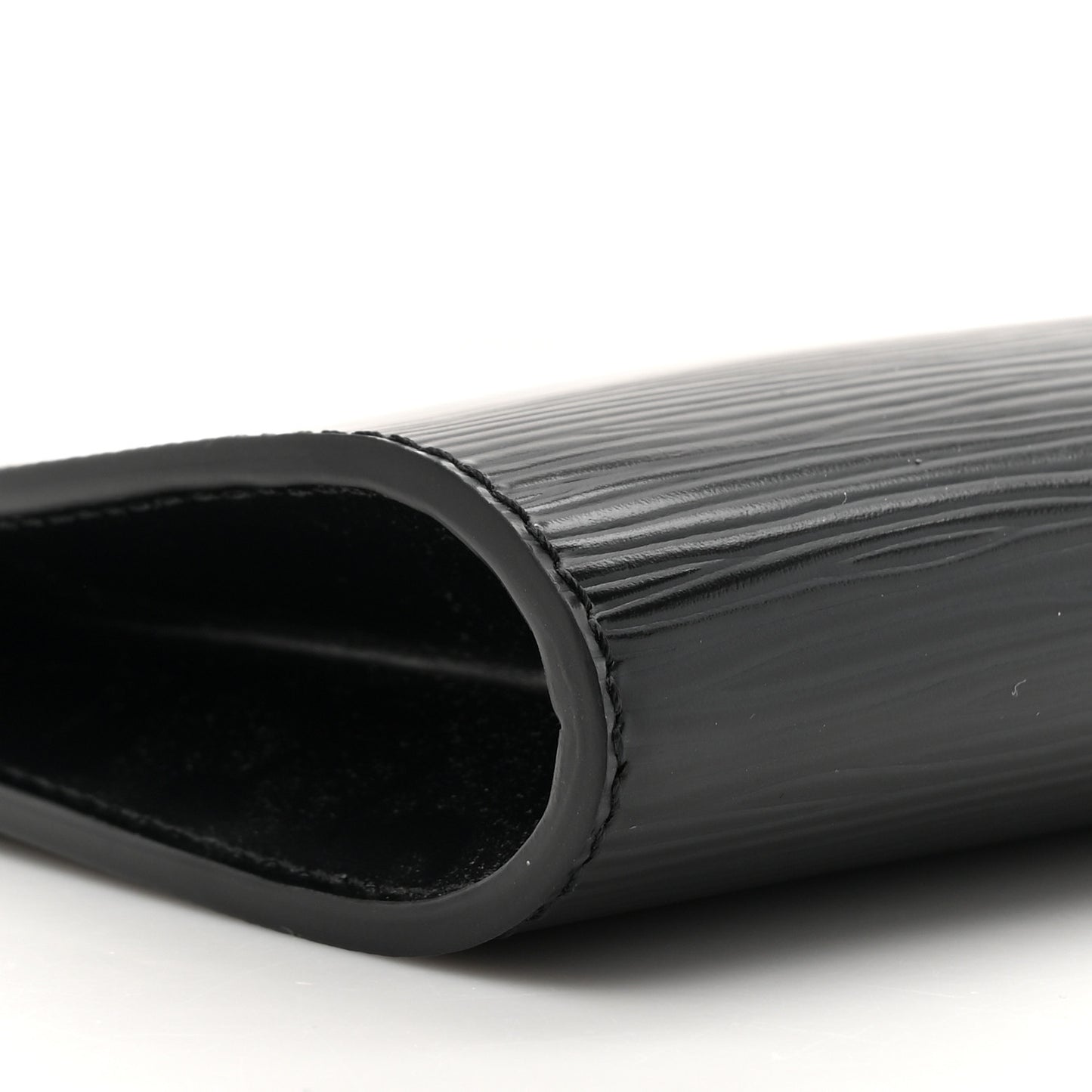 Epi LV Circle Pochette Accessories Black