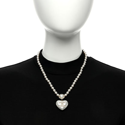 Chanel Pearl Crystal CC Heart Short Necklace Pearly White Gold 5 of 5