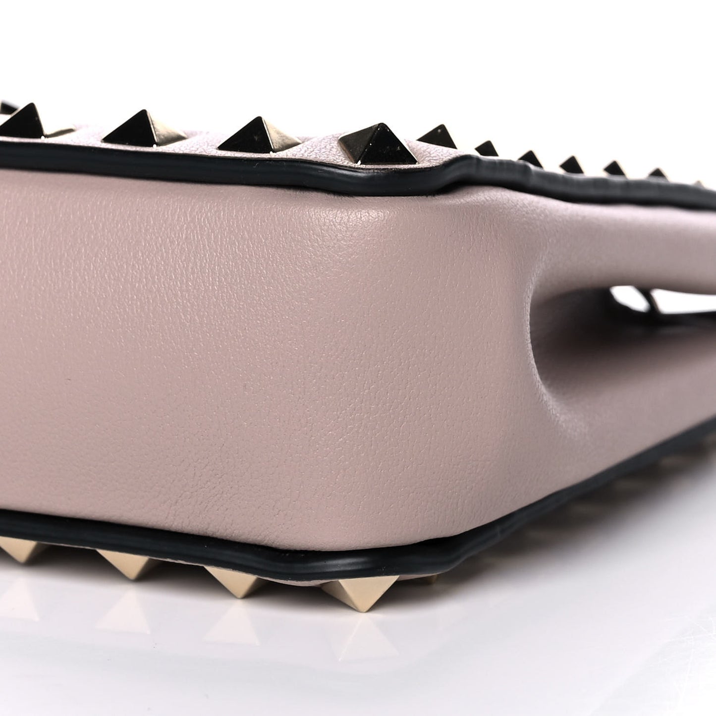 Vitello Rockstud Chain Clutch Poudre