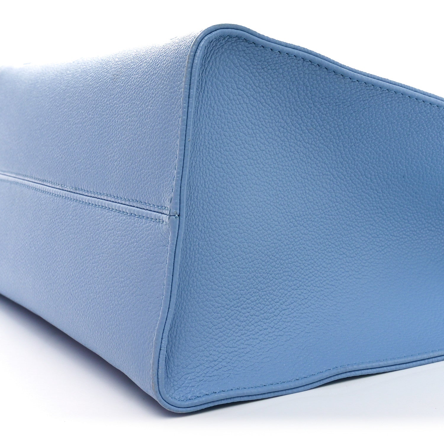 Louis Vuitton Empreinte Monogram Giant By The Pool Onthego MM Summer Blue 10 of 10