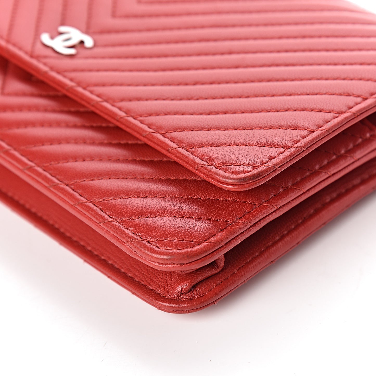 Lambskin Chevron Quilted Wallet On Chain WOC Red
