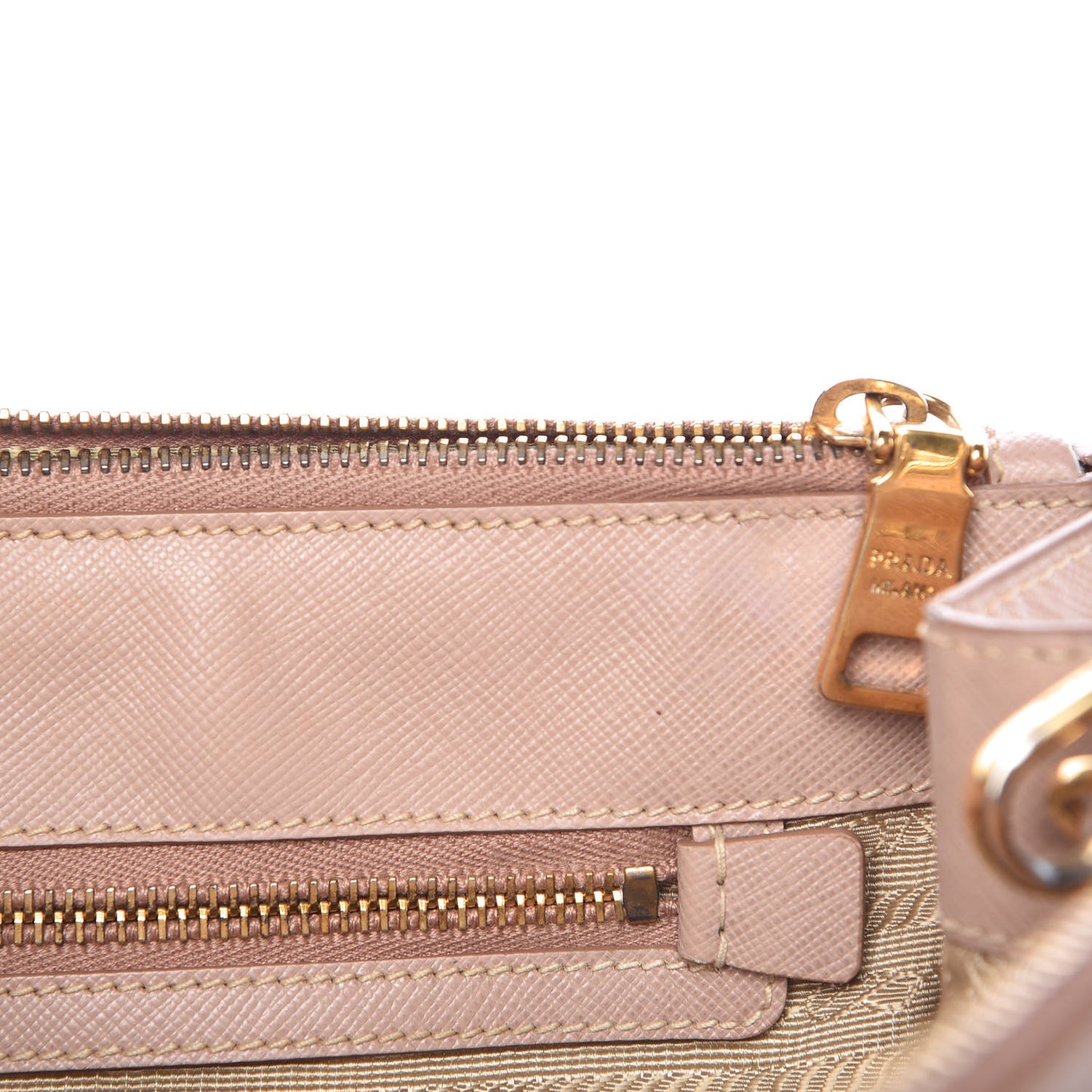 Saffiano Medium Galleria Double Zip Tote Cammeo