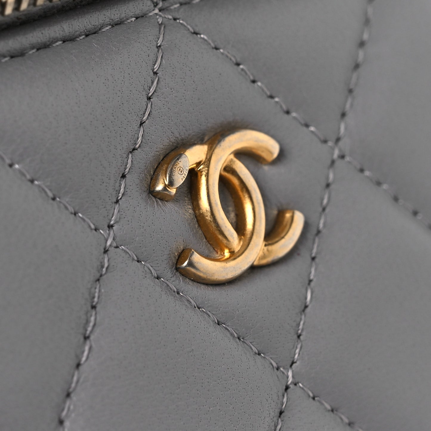 Lambskin Quilted Small Pearl Crush Vanity Case With Chain Grey