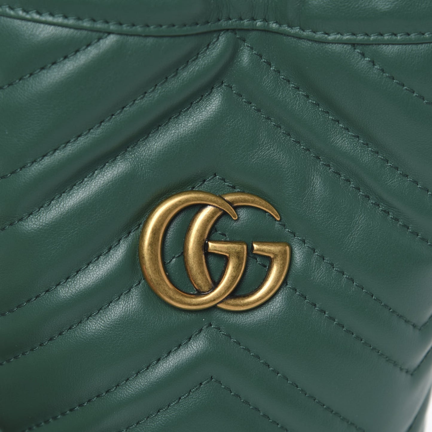 Calfskin Matelasse Mini GG Marmont 2.0 Bucket Bag Emerald Green