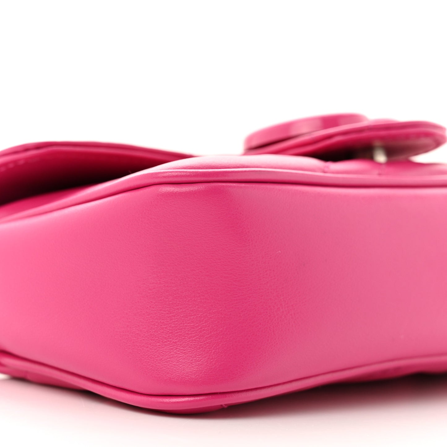 Calfskin Matelasse Monochrome GG Marmont Chain Belt Bag 80 32 Classic Fuxia