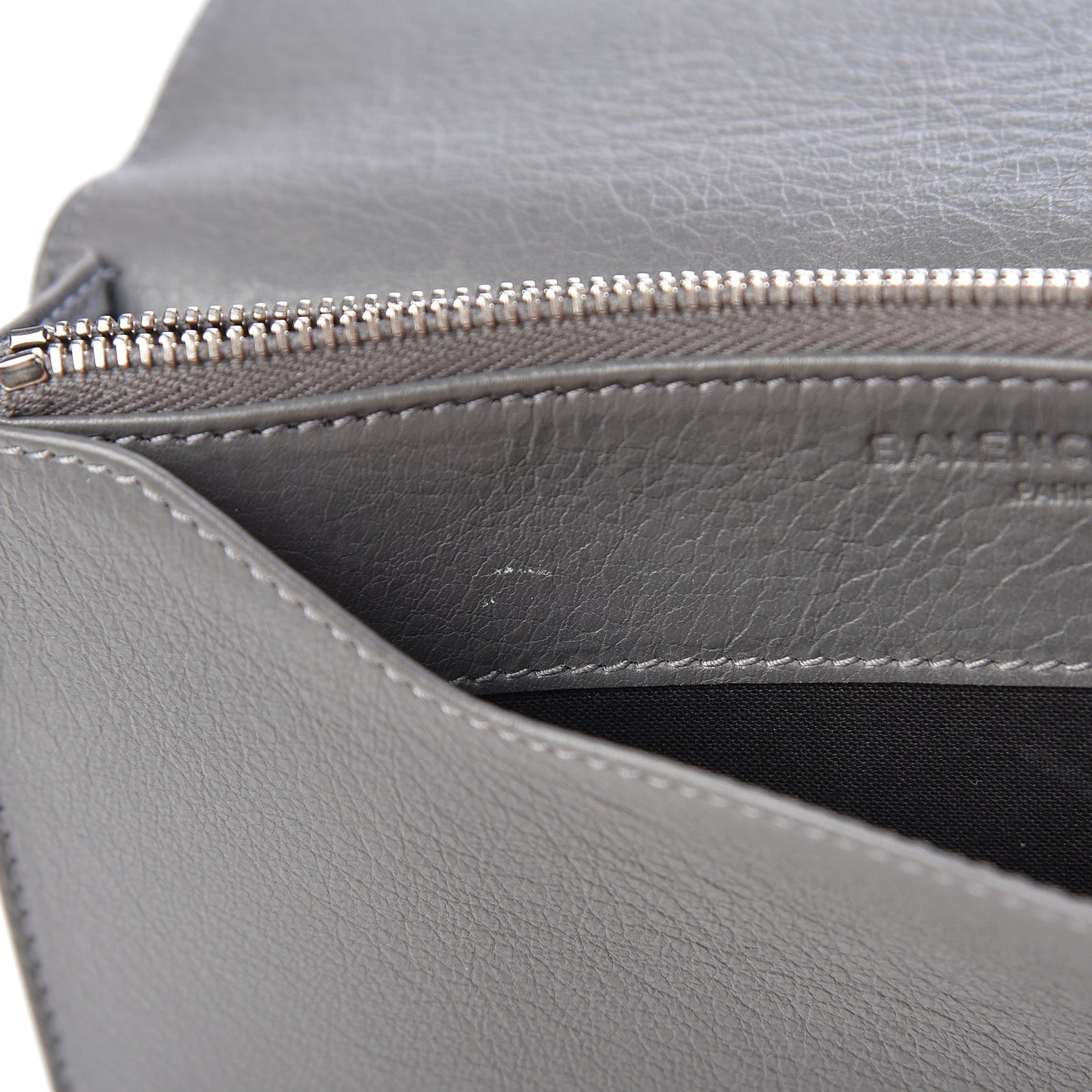 Agneau Silver Metallic Edge Hardware Wallet On Chain Grey