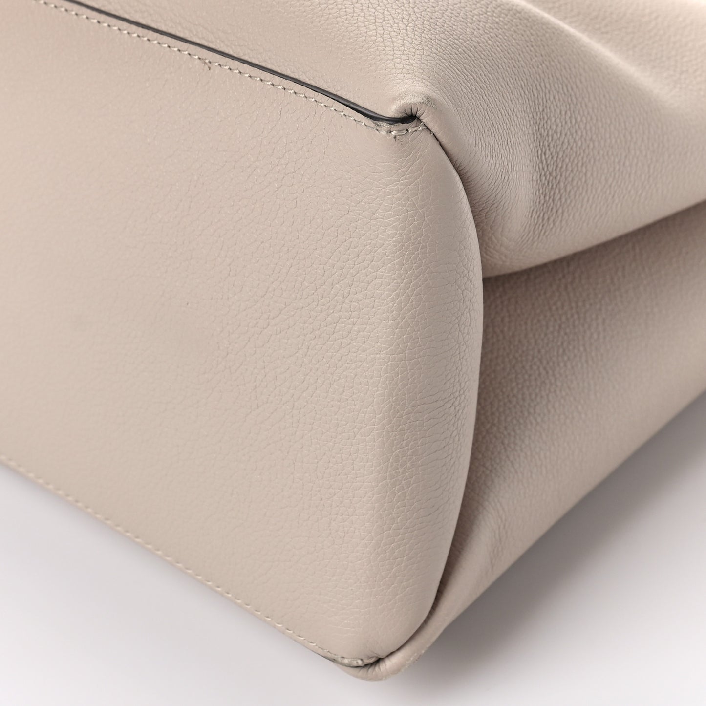 Grained Calfskin Lockme Shopper Greige