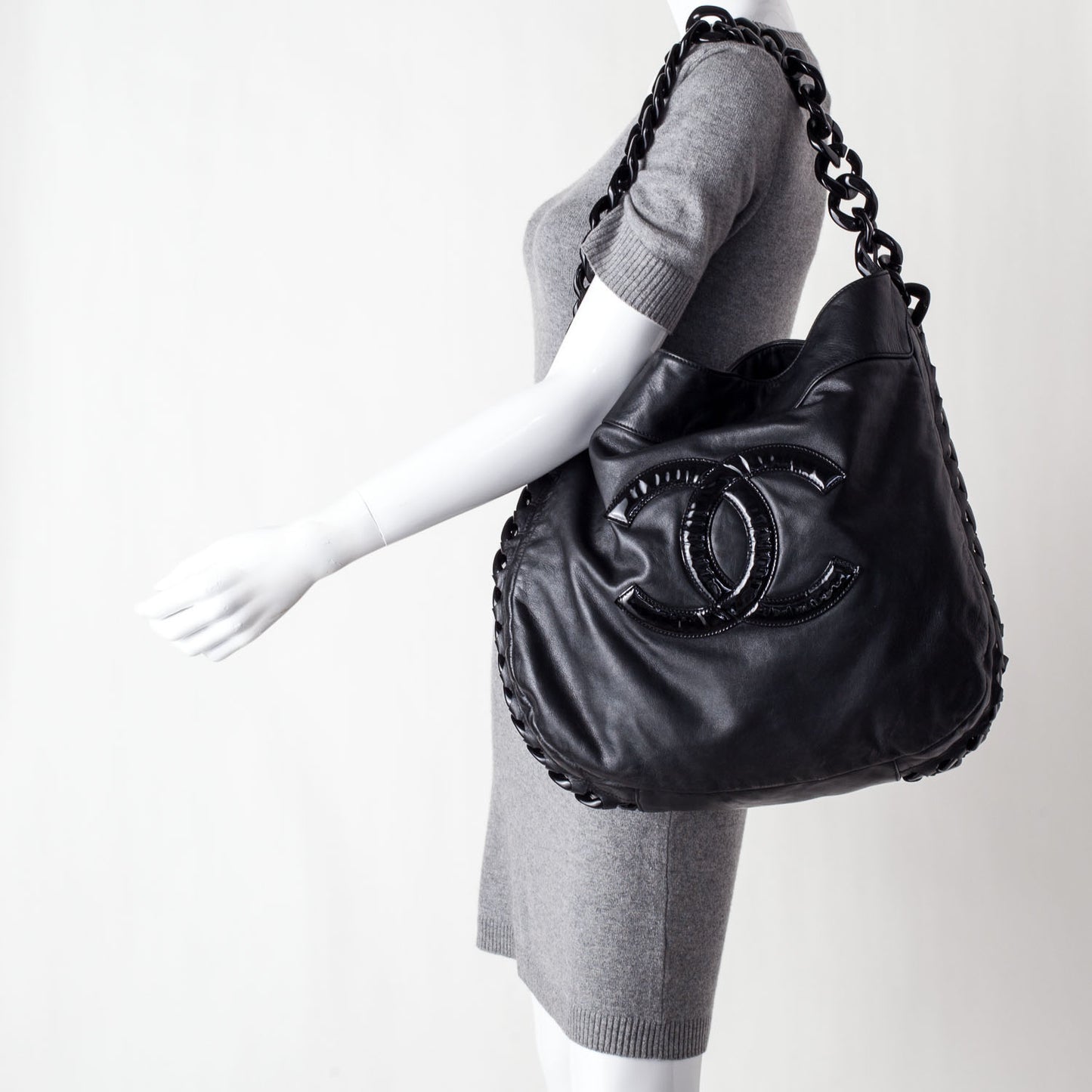 Leather Modern Chain Shoulder Bag Black