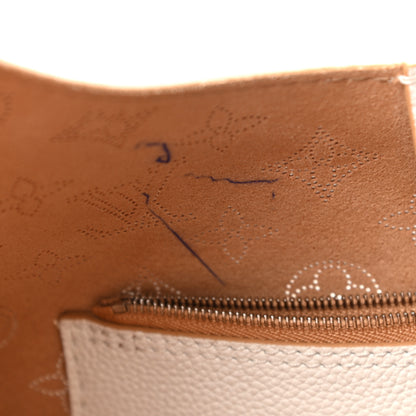 Louis Vuitton Mahina Carmel Hobo Snow 10 of 12