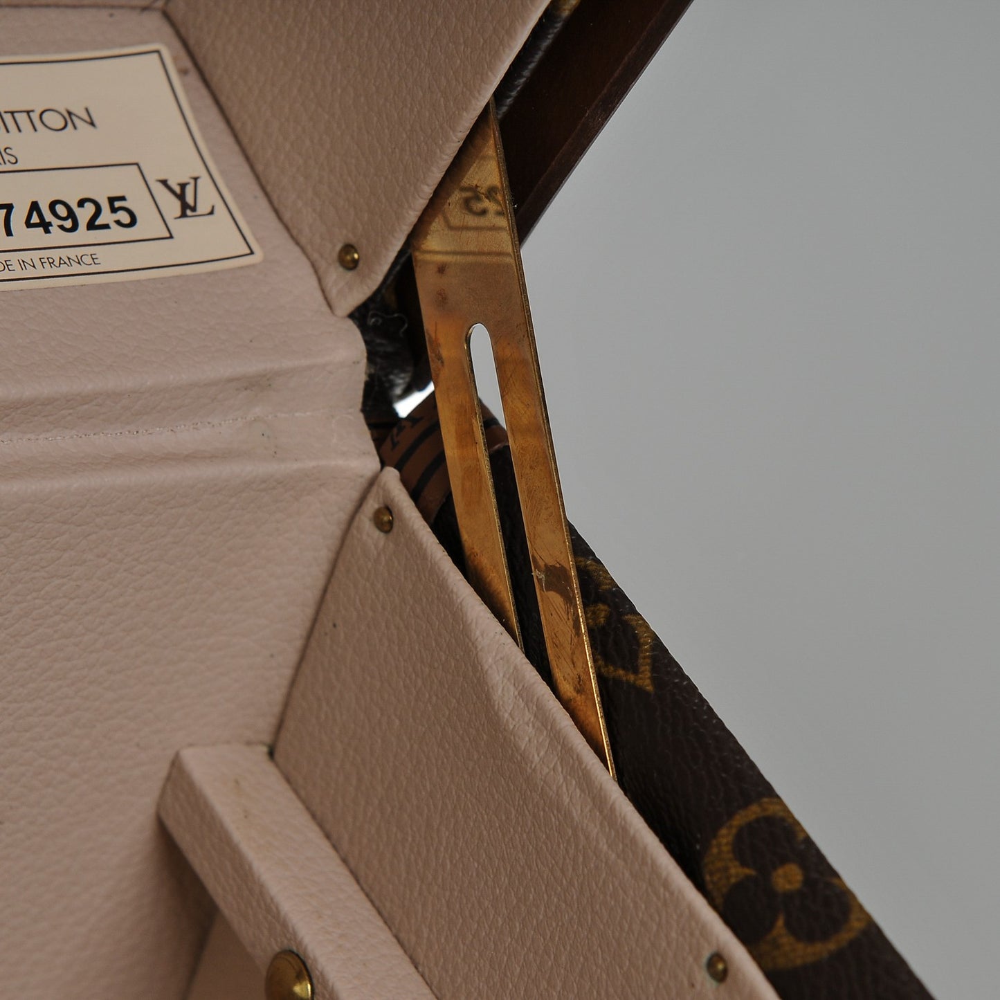 Monogram Alzer 75