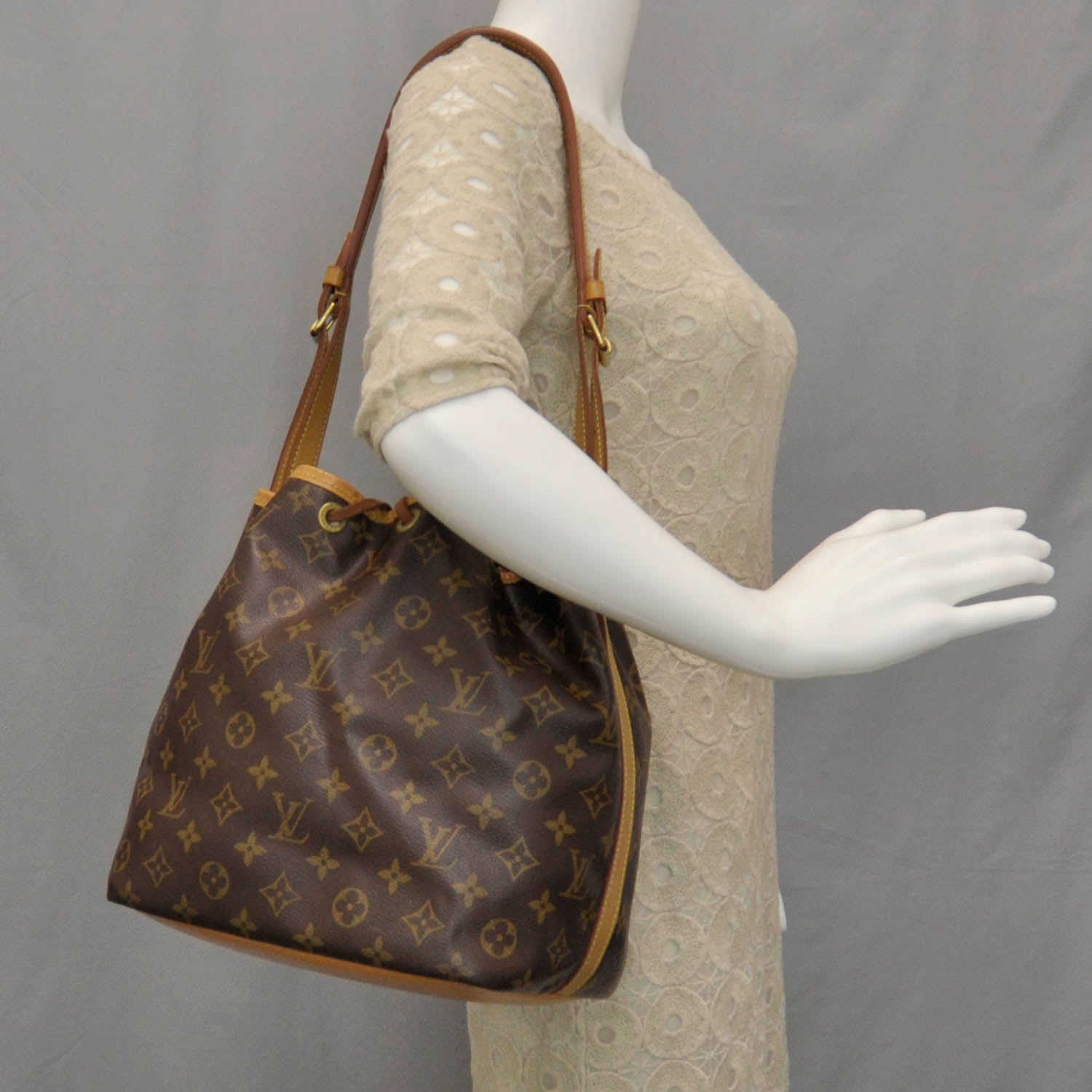 Louis Vuitton Monogram Petit Noe 2 of 7