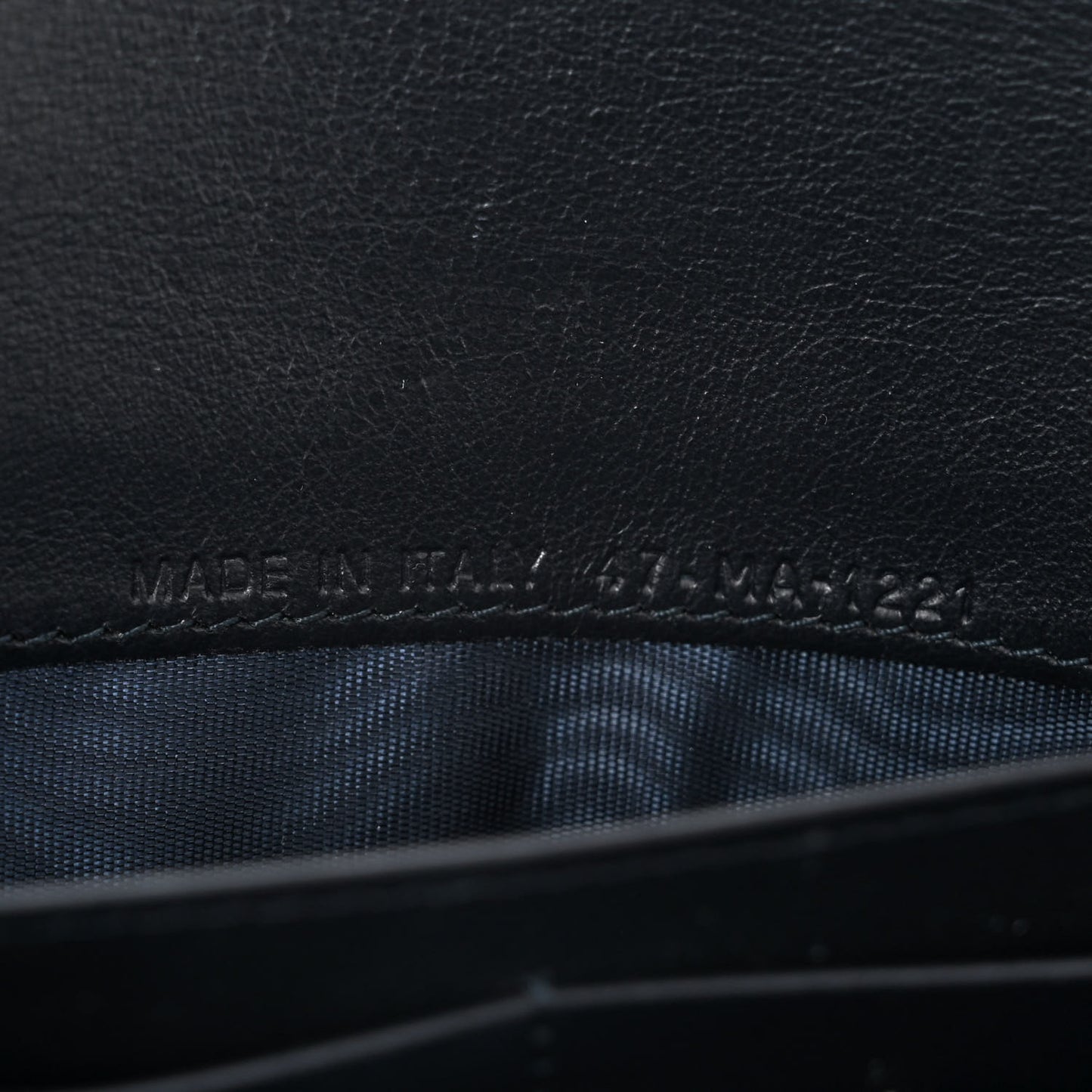 Oblique Saddle Chain Long Wallet Blue