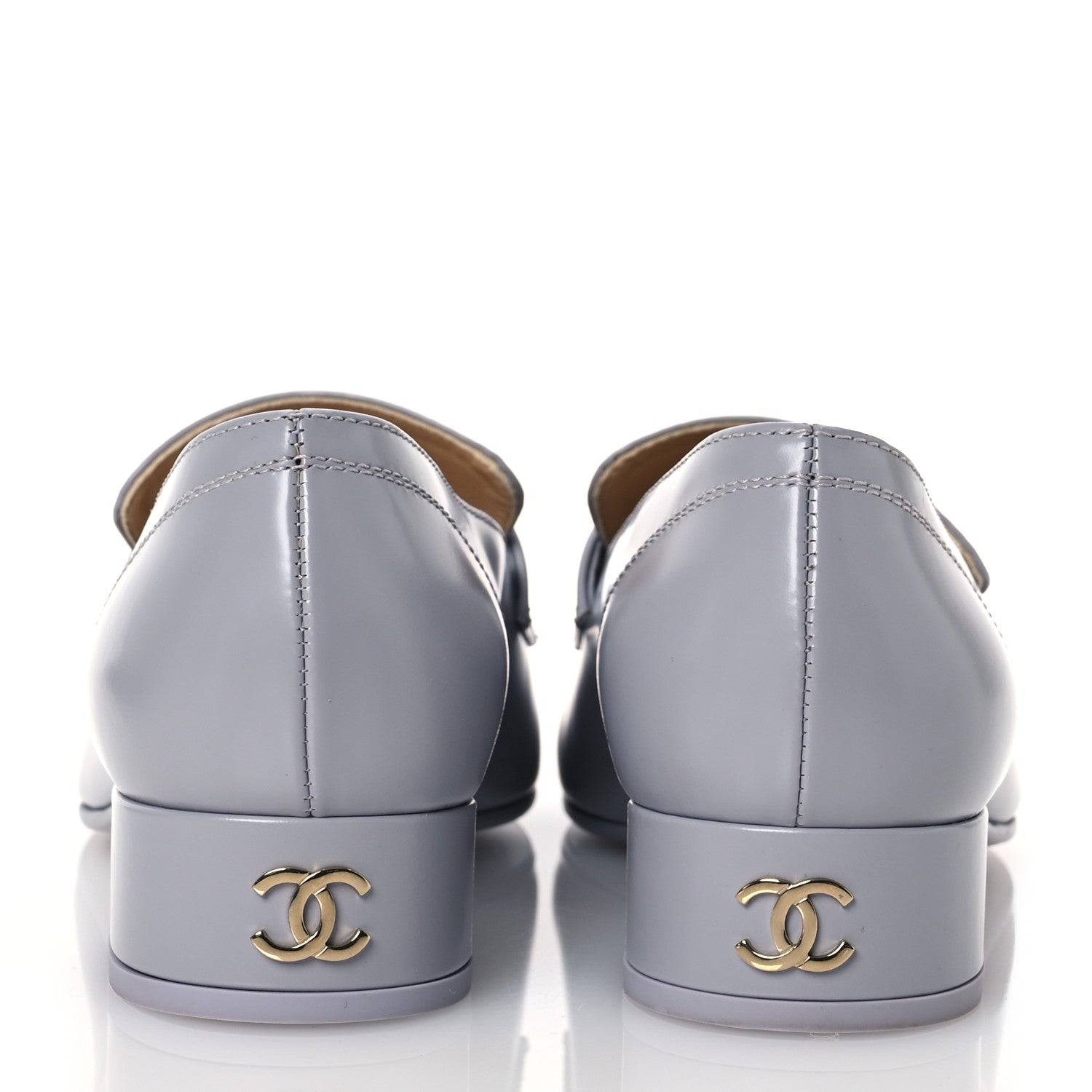 CHANEL レザー ローファー パール ロゴ シルバー 37 1/2 Chanel Shiny Calfskin Logo Loafers 37 Light Grey 1615529