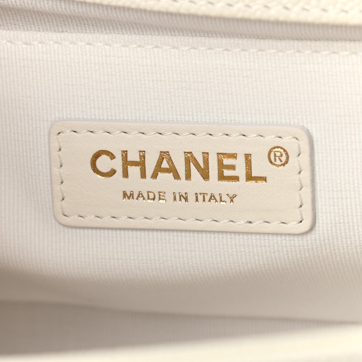 Caviar Quilted Medium Boy Flap White