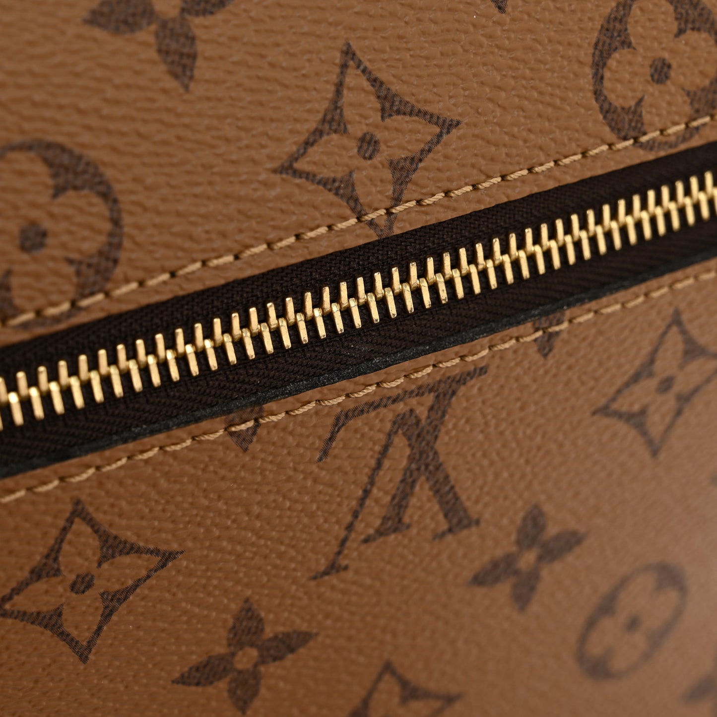Reverse Monogram Pochette Metis