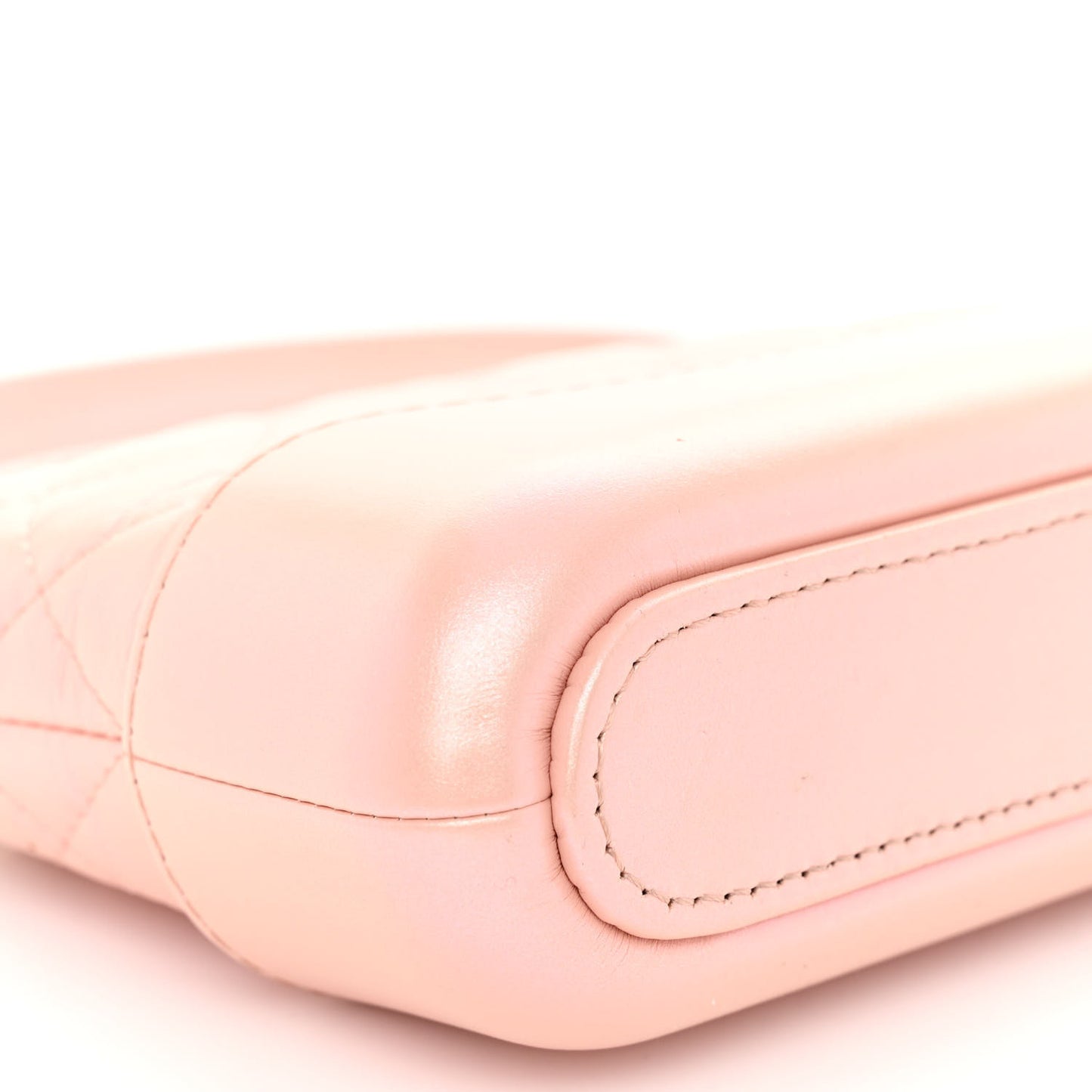 Iridescent Lambskin Calfskin Quilted Small Gabrielle Clutch With Chain Light Pink