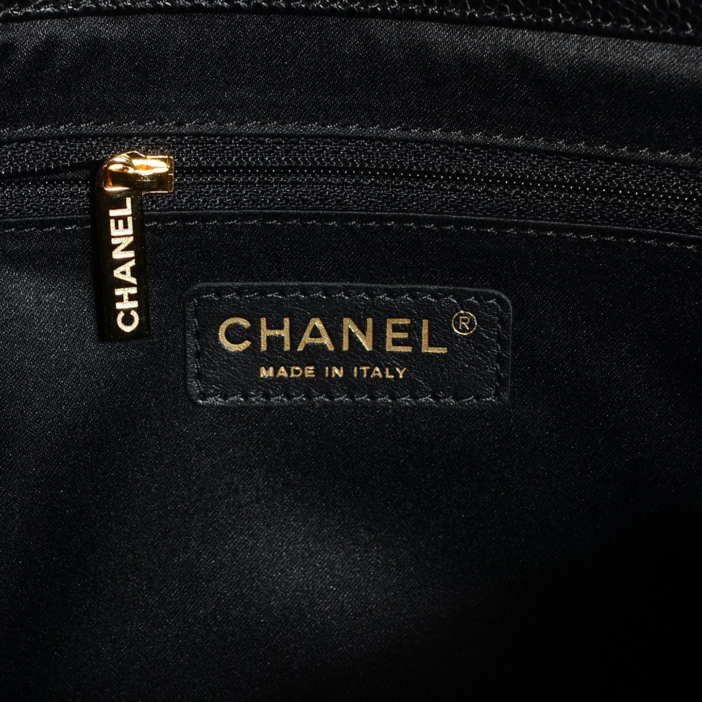 Caviar XL Grand Shopping Tote GST Black