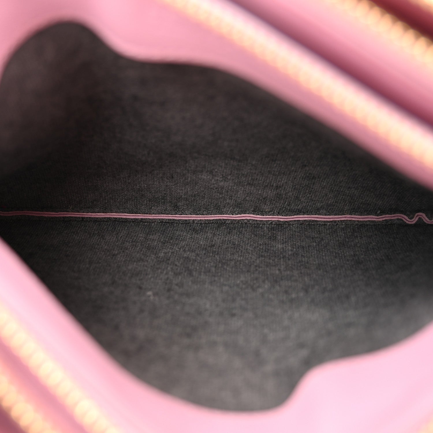 【良品】◇セリーヌ◇ ヴィンテージ / ビビッドピンク / シボレザー / 薄型 Celine Lambskin Small Trio Crossbody Bag Pink 1655194 – FASHIONPHILE