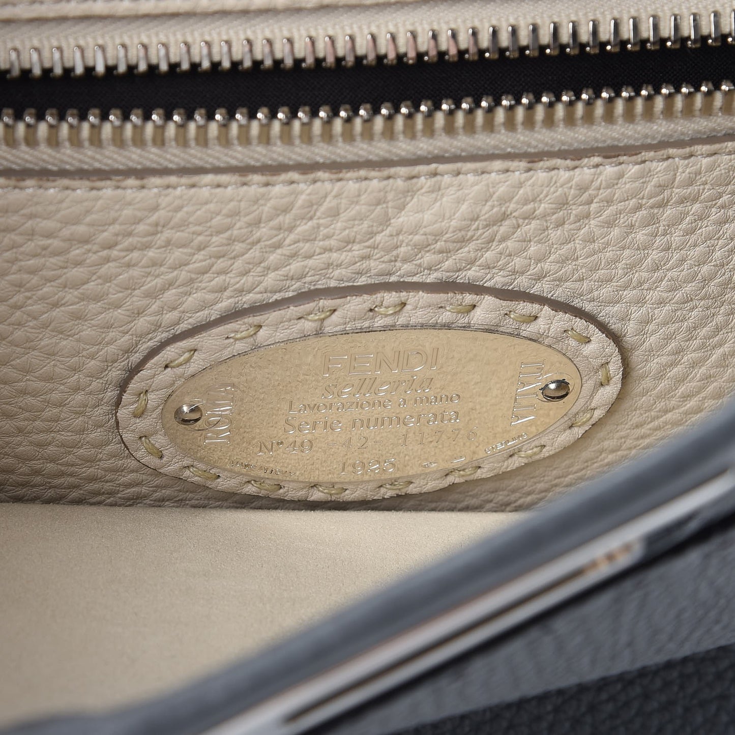 Cuoio Romano Selleria Bi-Color Medium Peekaboo Iconic Satchel Asfalto Latte