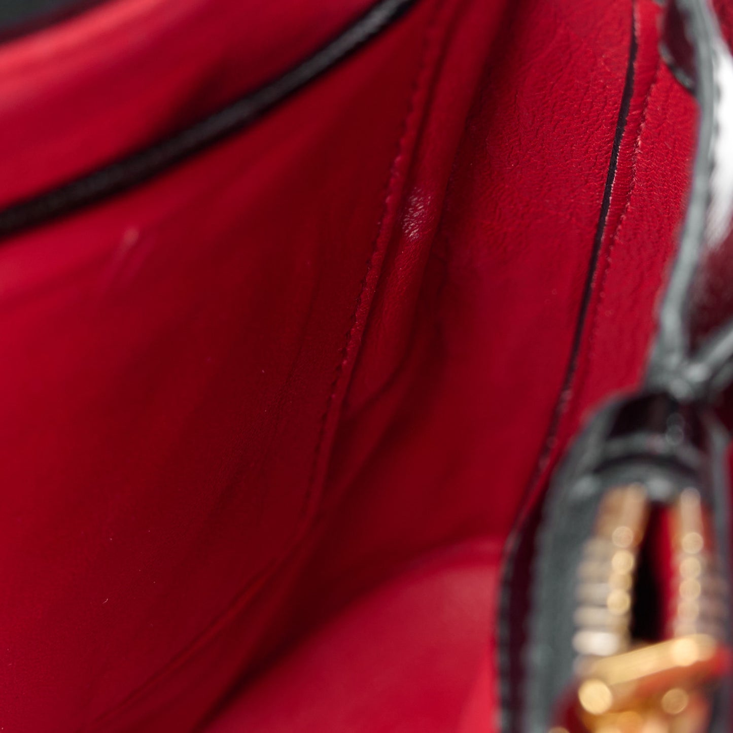 Saffiano Vernice Open Promenade Tote Black Rosso