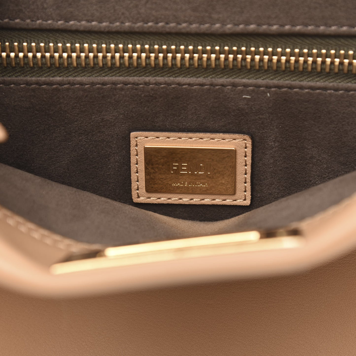 Vitello Seta Medium Peekaboo Iconic Satchel Cuoio