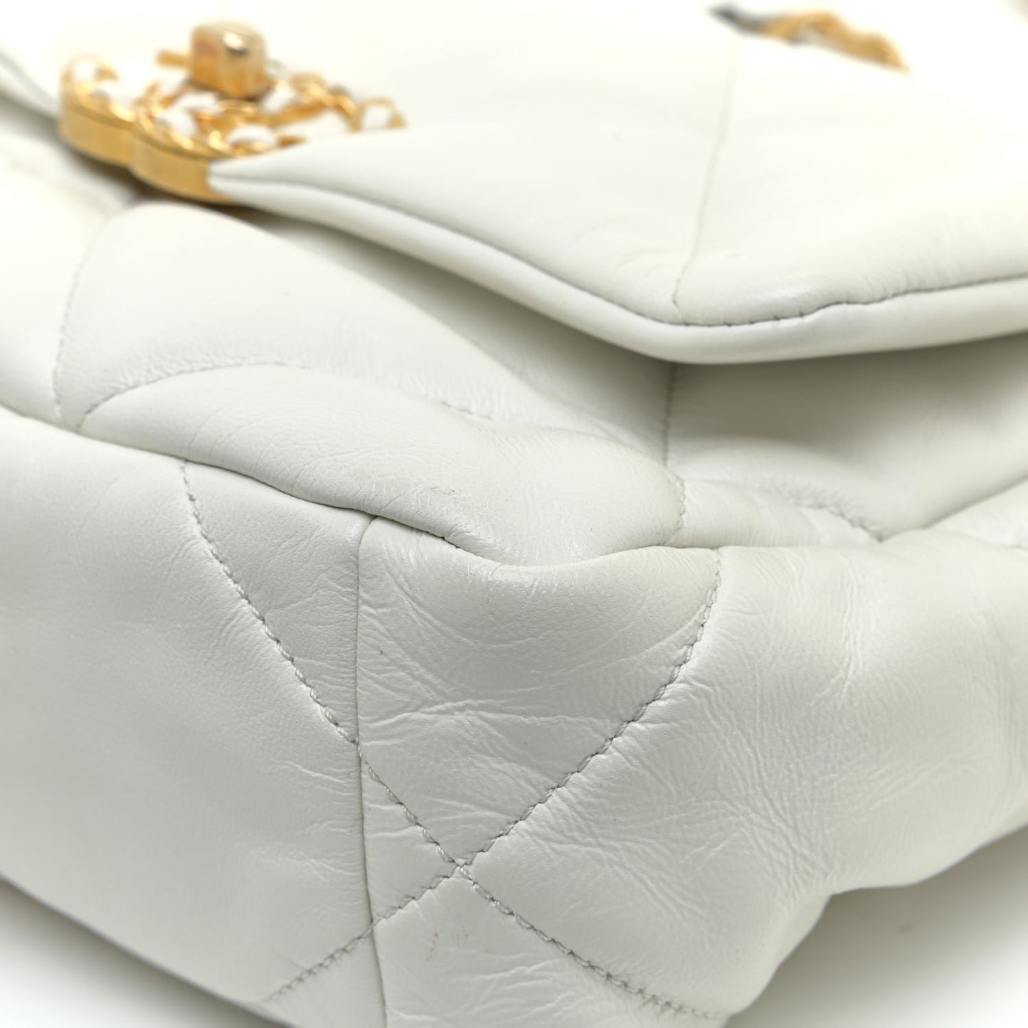 Lambskin Quilted Medium Chanel 19 Flap White
