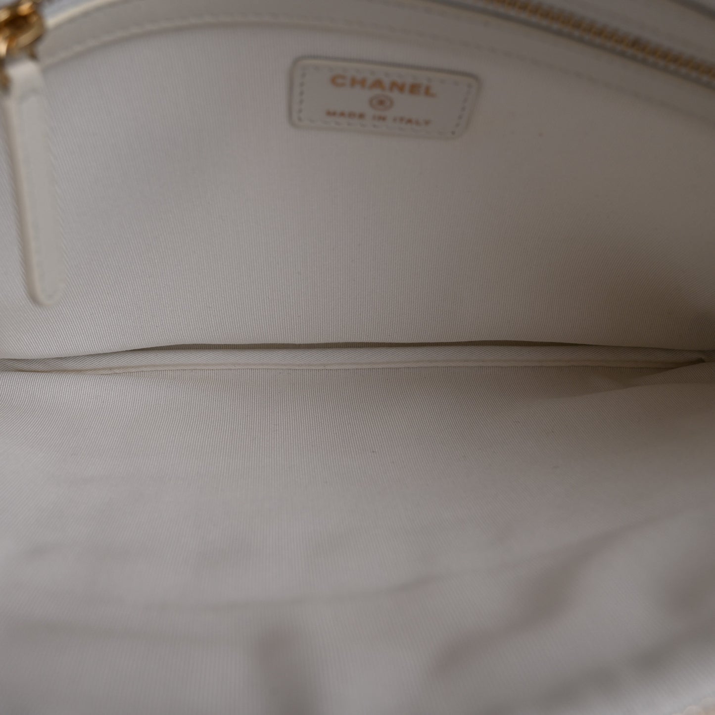 Calfskin Crocodile Embossed Cocodile Medium Cosmetic Case White Gold