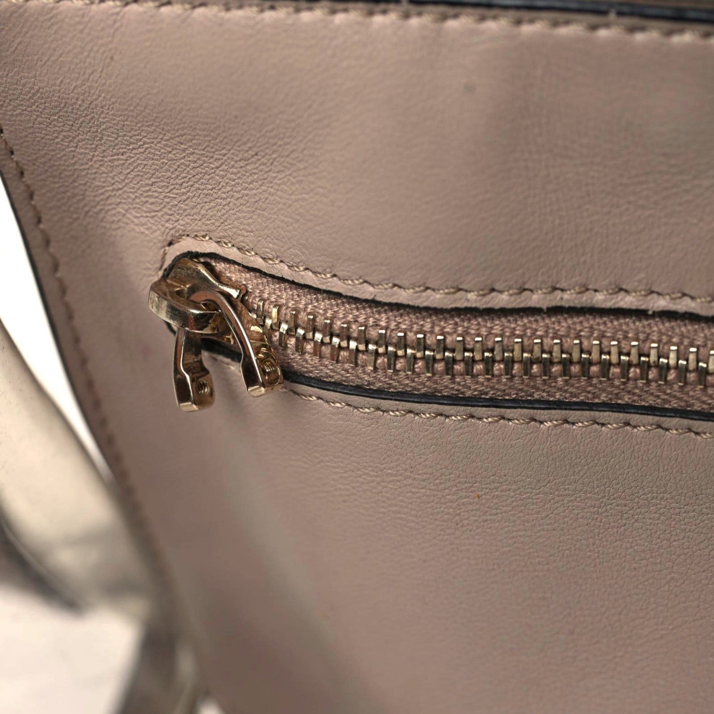 PVC Nappa Naked Medium Glam Lock Rockstud Flap Poudre