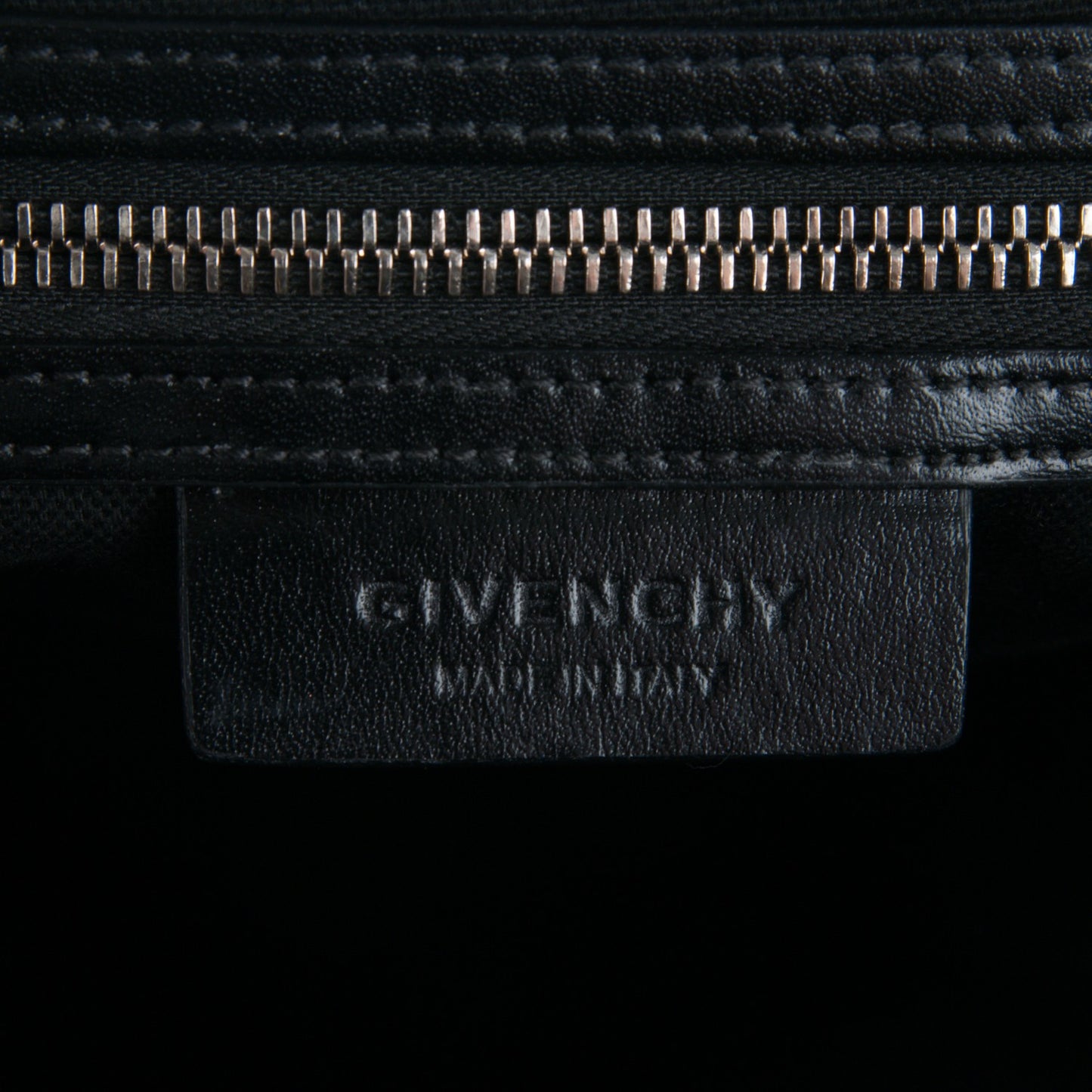 Shiny Lord Calfskin Medium Antigona Black