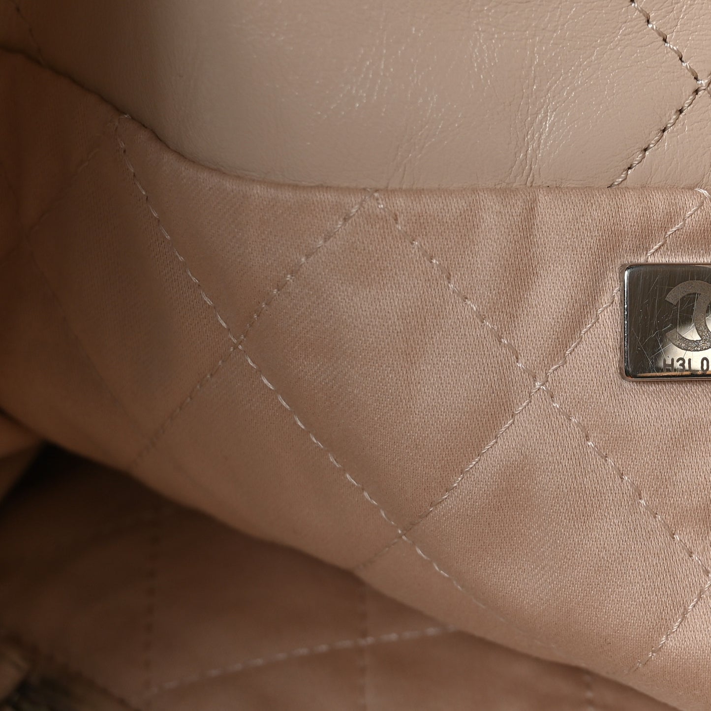 Shiny Calfskin Quilted Small Chanel 22 Ecru