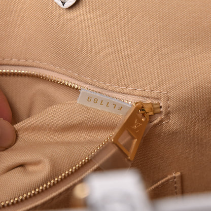 Louis Vuitton Monogram Giant Onthego GM Kaki Beige 8 of 11